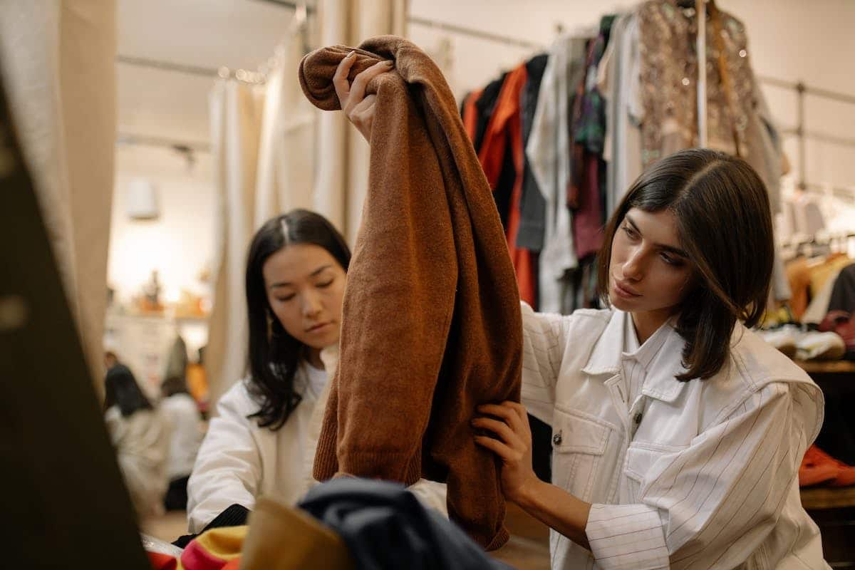 Zoom sur les accessoires de mode éthiques : transparence d’origine et valeurs affirmées