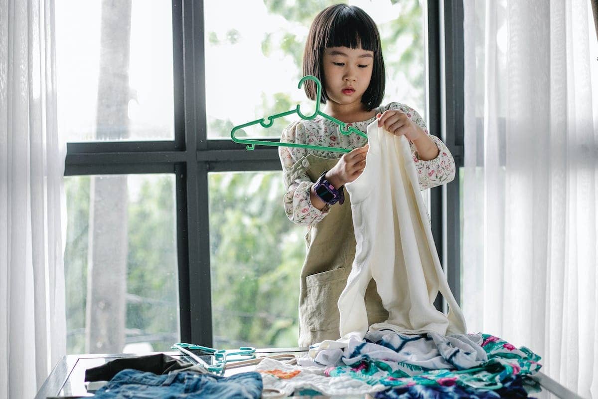 Faire participer les enfants aux tâches domestiques : bonnes pratiques et avantages