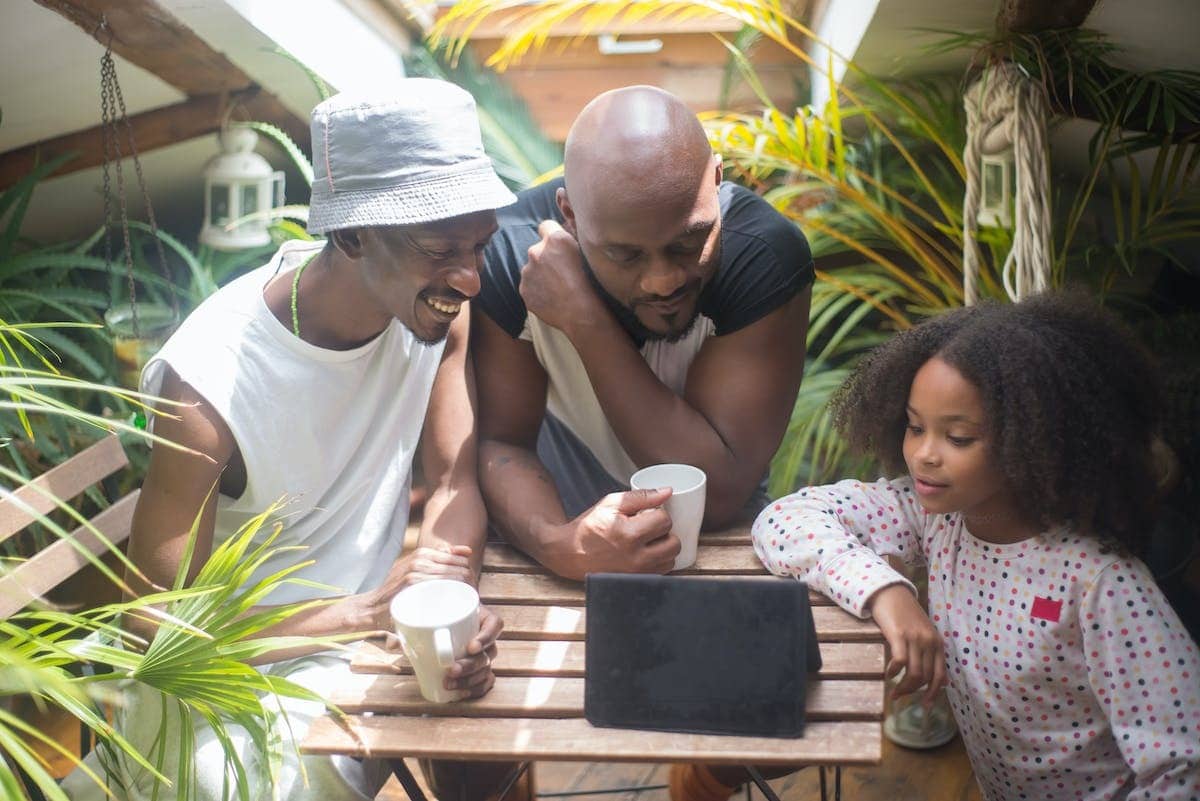 Promouvoir un environnement numérique sain en famille : élaboration de règles d’écran efficaces