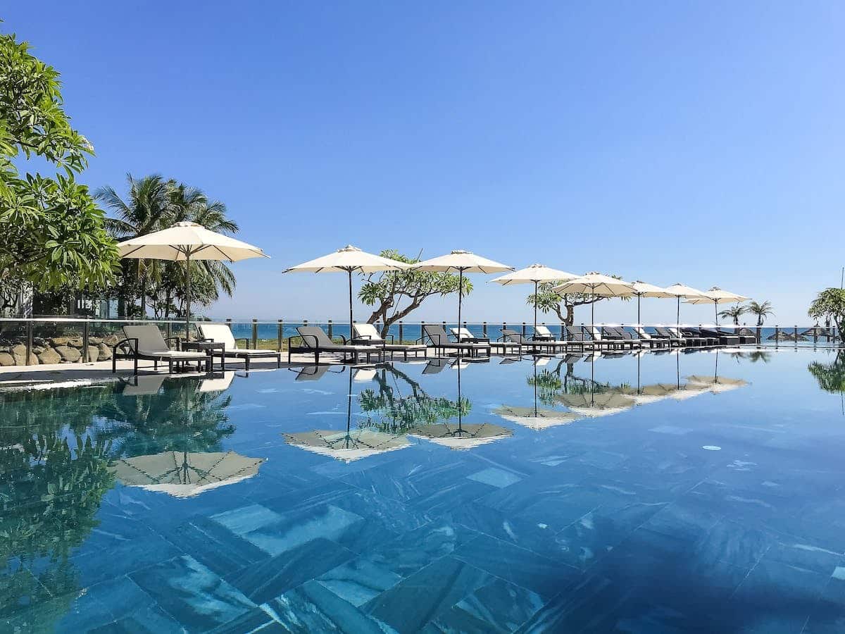 Comparatif piscine hors sol versus enterrée : décryptage des avantages et inconvénients