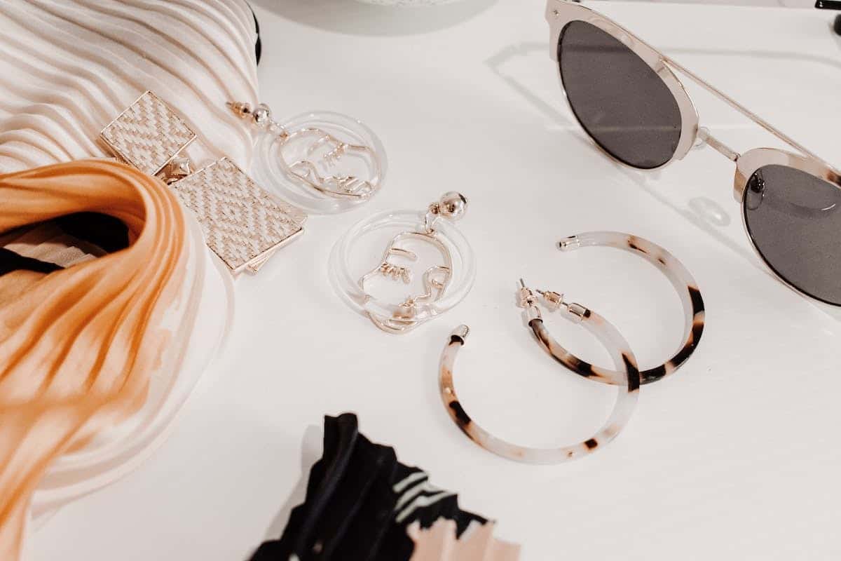 Maximisez votre style avec les bons accessoires : Explorez les secrets du dressing parfait